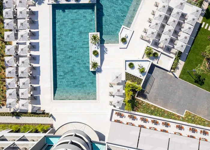 Molum Hotel & Residences